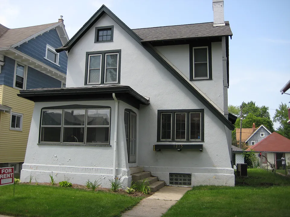 1215 Thomas St SE