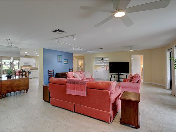 4th image of 6230 N Mirror Lake Dr Unit 530