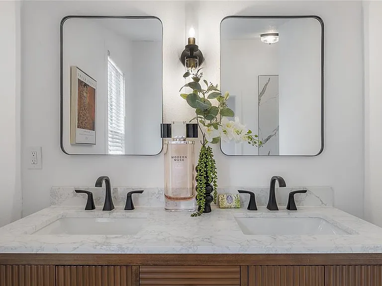 408 E Amelia Ave — Photo 18