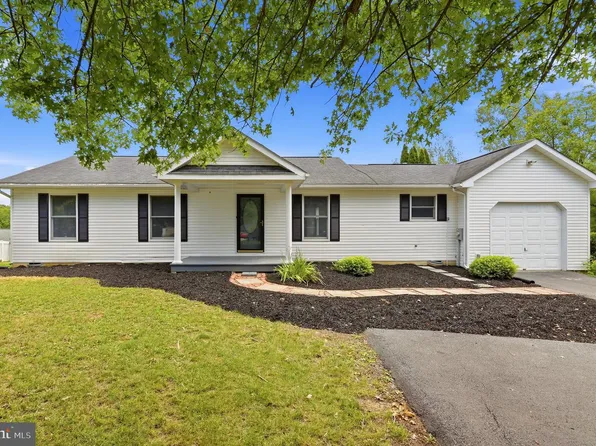 65 Live Oak Ct, Martinsburg, WV 25405