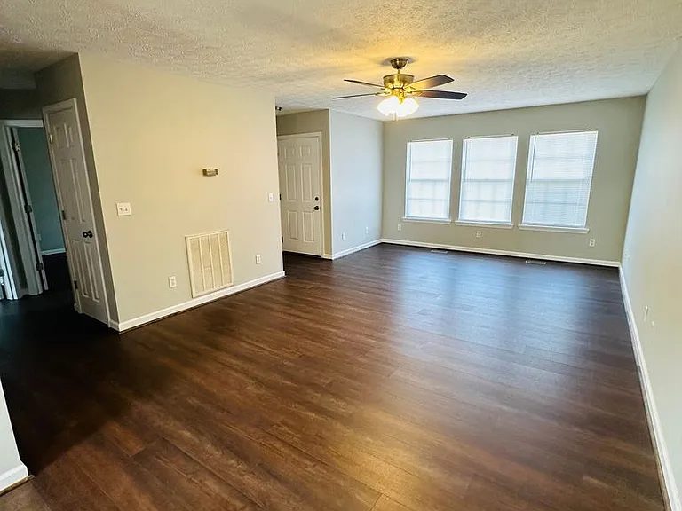 2102 Harrell Dr — Photo 5