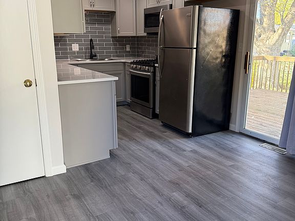 3rd image of 1422 Alpine Dr