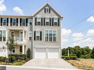 566 Fawn Ln, Hummelstown, PA 17036