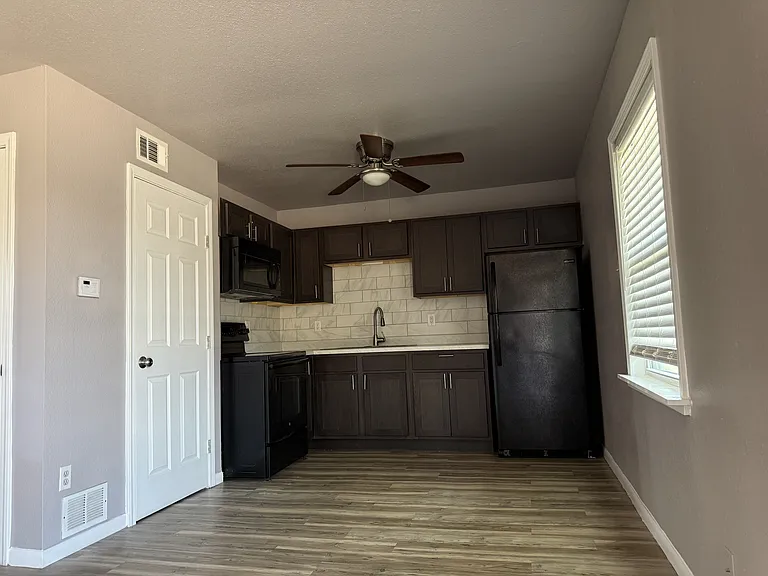 2826 Cedar Cir #3 — Photo 2