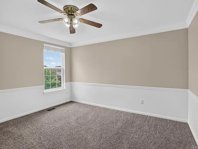 5001 Meadow Crest Cir — Photo 28
