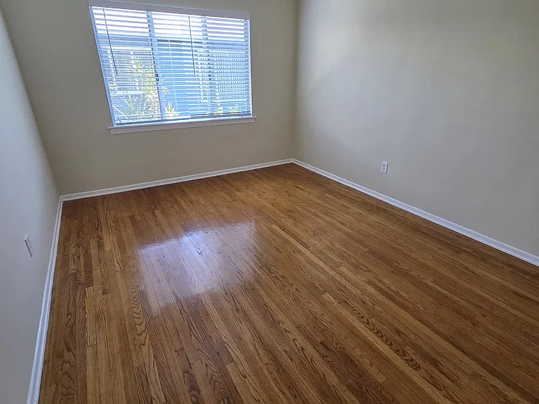 1745 N Kingsley Dr #20 — Photo 9