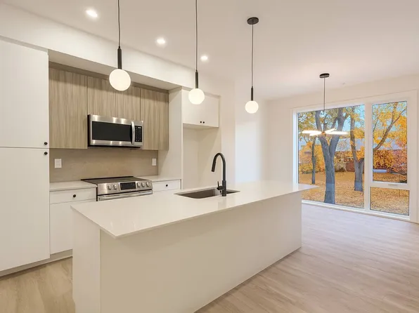 8902 154th St NW #1, Edmonton, AB T5R 1S8