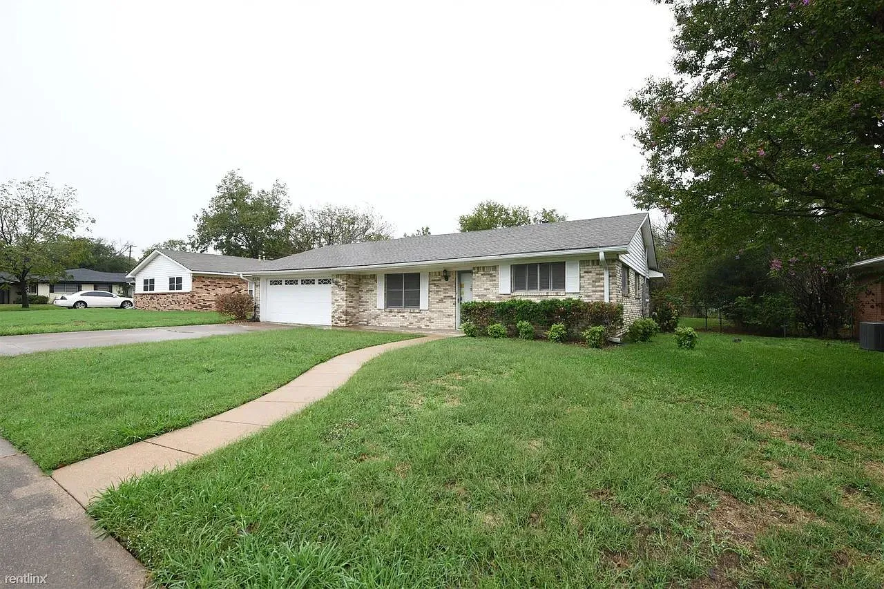 3 bed, 1338 sqft, $1,775 — Photo 3