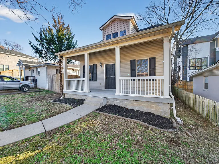 1103 Summit Ave — Photo 2