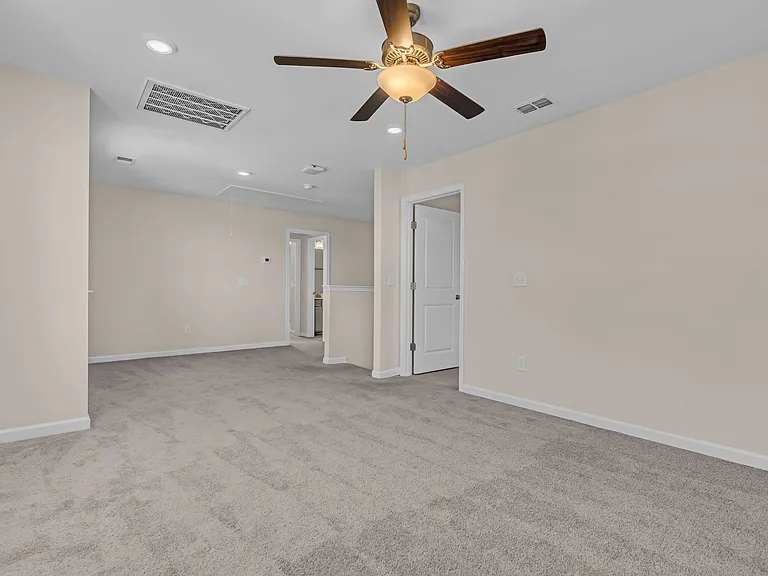 633 Castle Rd — Photo 24