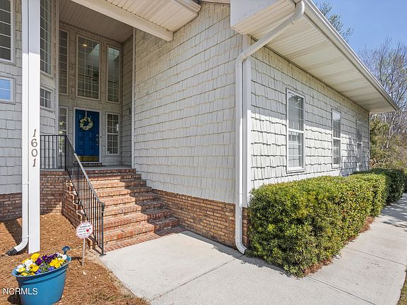 4th image of 1601 Southeast Harbor Drive