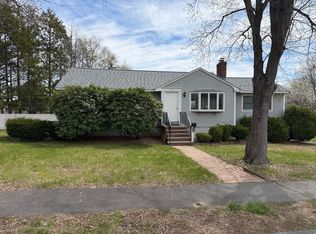 2 Sachem Rd, Peabody, MA 01960