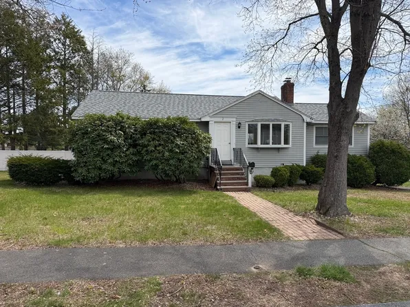 2 Sachem Rd, Peabody, MA 01960