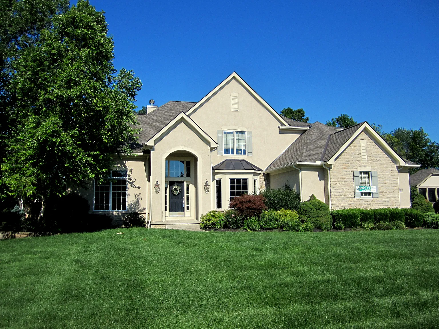 8175 Winchcombe Dr photo 1