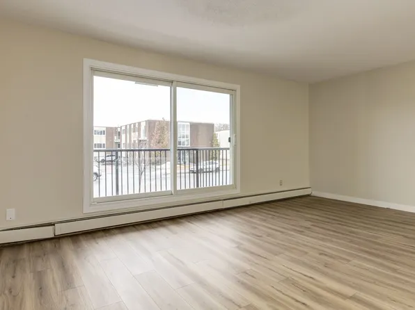 11530 124th St NW #105, Edmonton, AB T5M 0K6