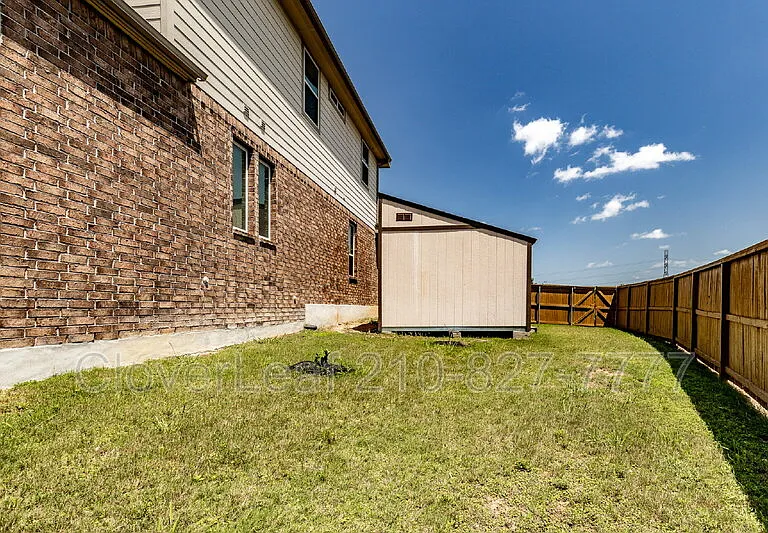 908 Sussex Cv — Photo 44