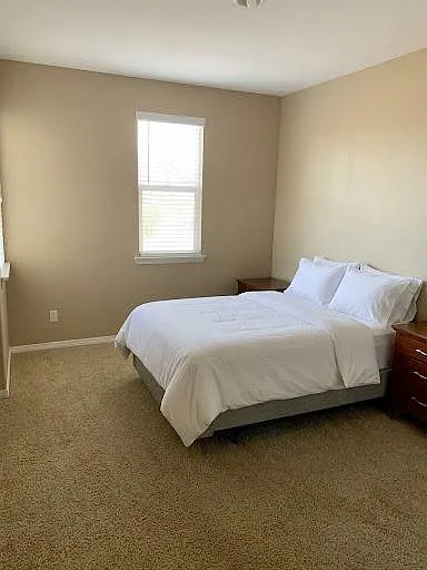 4 bed, 5.0 bath, 4080 sqft, $1,044 — Photo 1