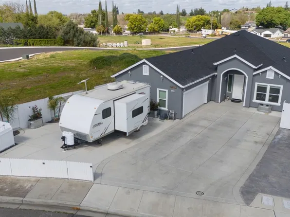 764 Cloverland Way, Oakdale, CA 95361