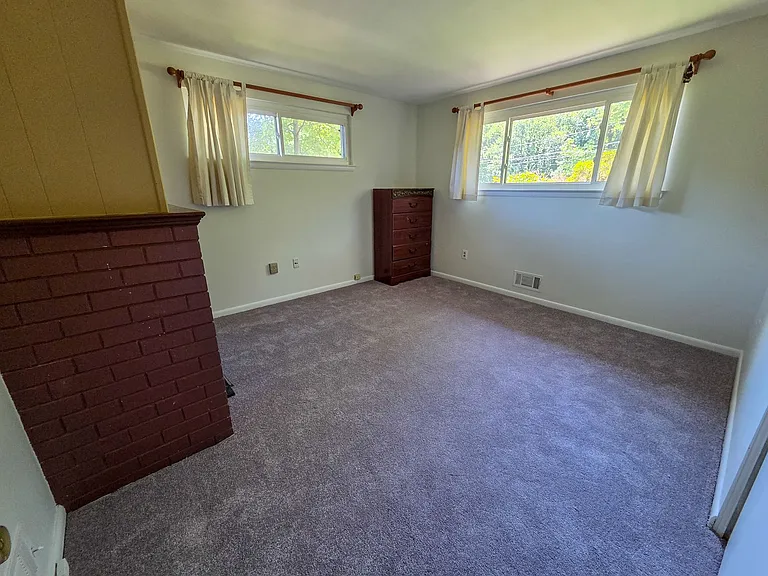 305 Hillsboro Dr — Photo 7