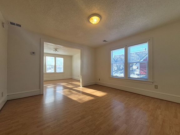5th image of 661 Orange Ave E Unit 2