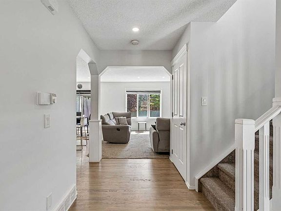 4th image of 60 NW Cranfield Park SE