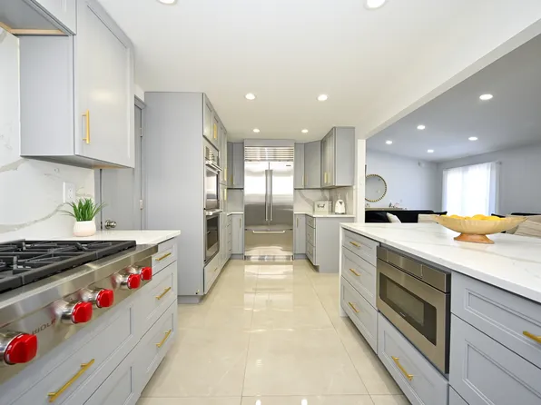 320 Whitman Drive image 15 of 27