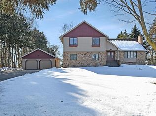 1620 Holly Dr E, Hugo, MN 55038