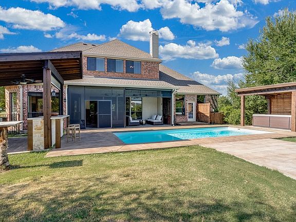 2nd image of 2890 Forest Dr