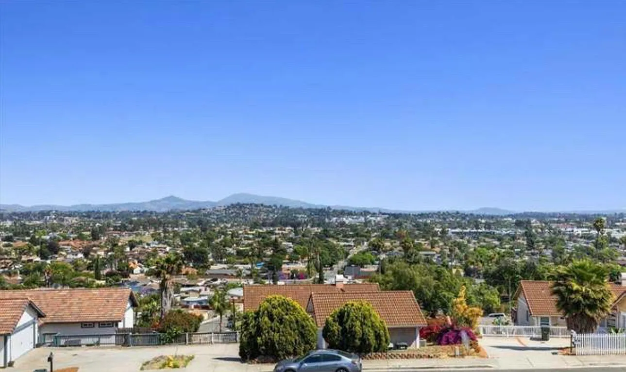 3 bed, 1378 sqft, $3,990 — Photo 4