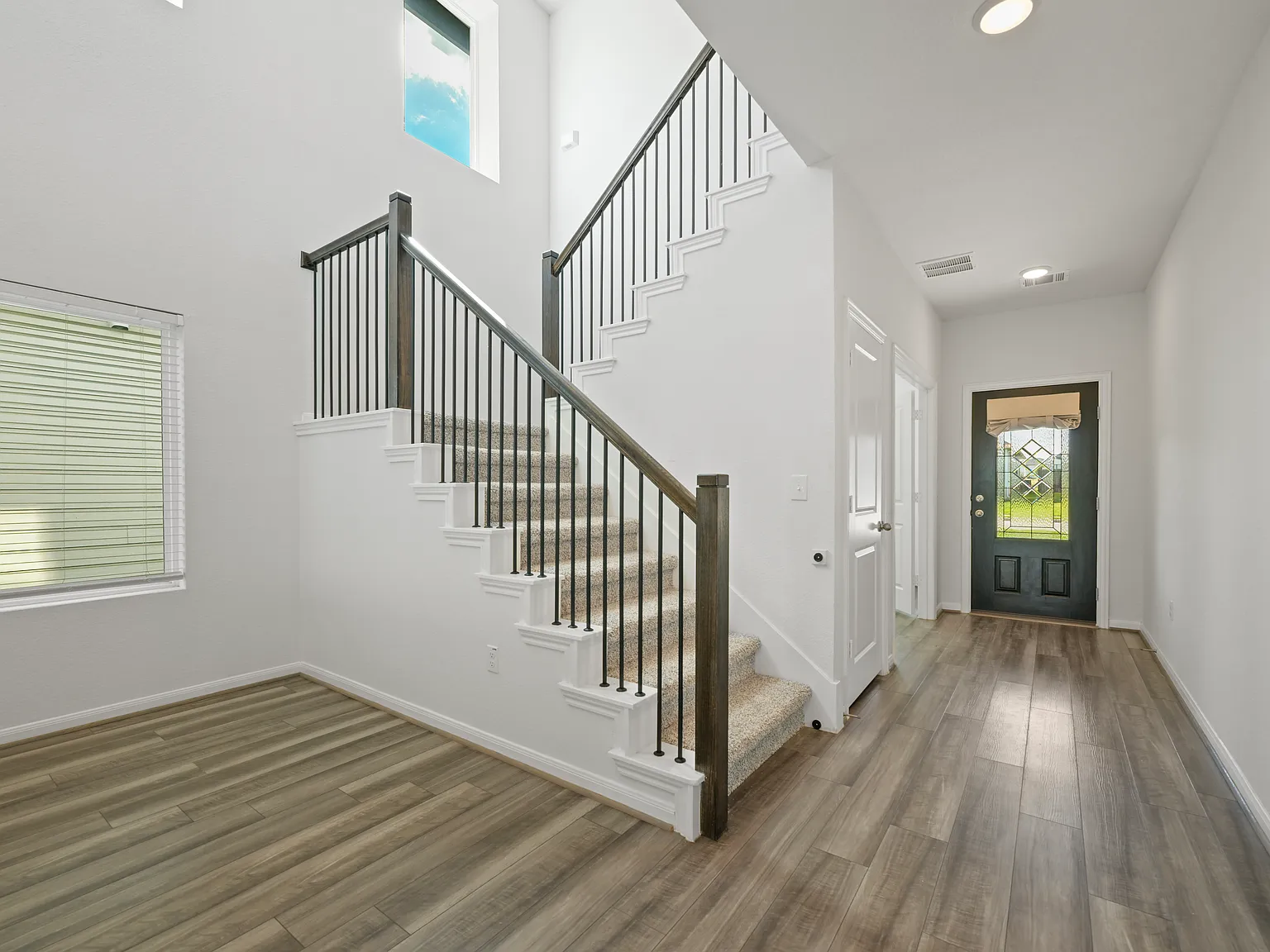 4 bed, 2.5 bath, 2286 sqft, $2,450 — Photo 4