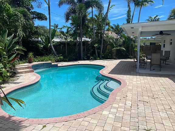 Entertainer's pool.