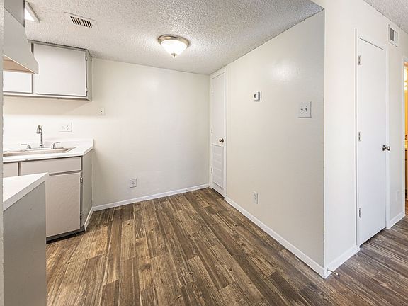 5th image of 11838 Parliament St APT 1306