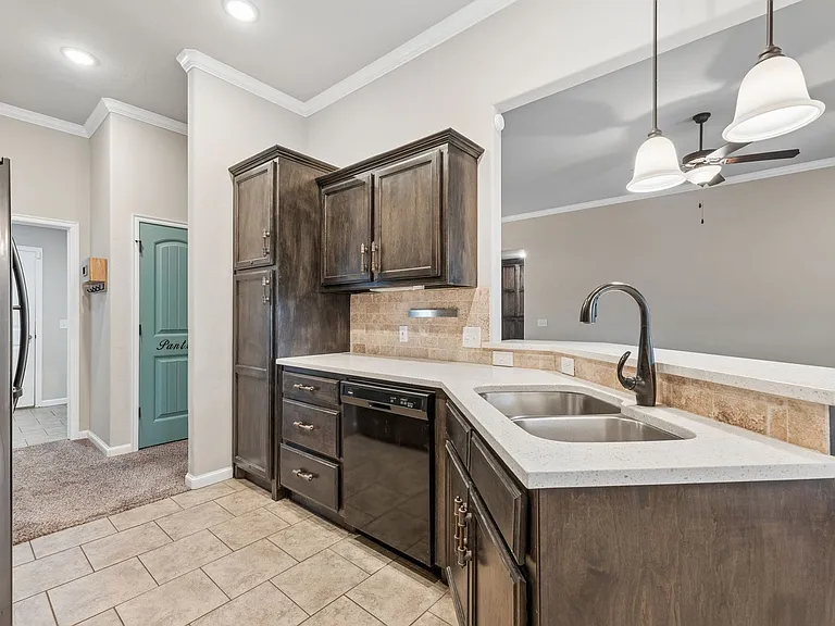 1751 Lexington Ct — Photo 15