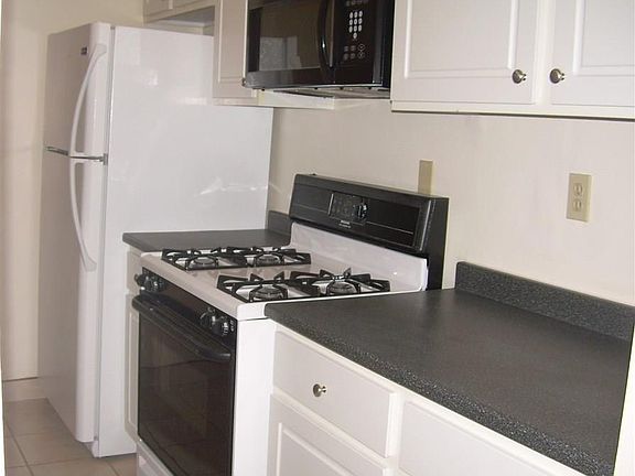 4th image of 83A Morgan St #2H