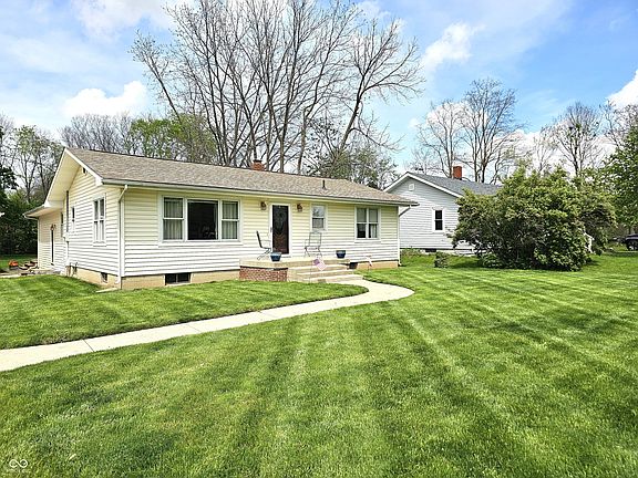 2nd image of 1506 Field Dr