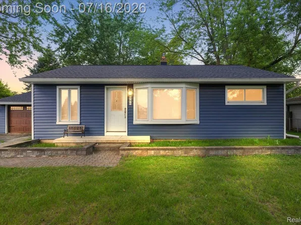 986 Gill St, Oxford, MI 48371