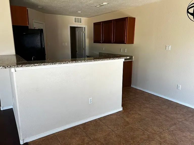 10916 Fort Point Ln NE — Photo 5
