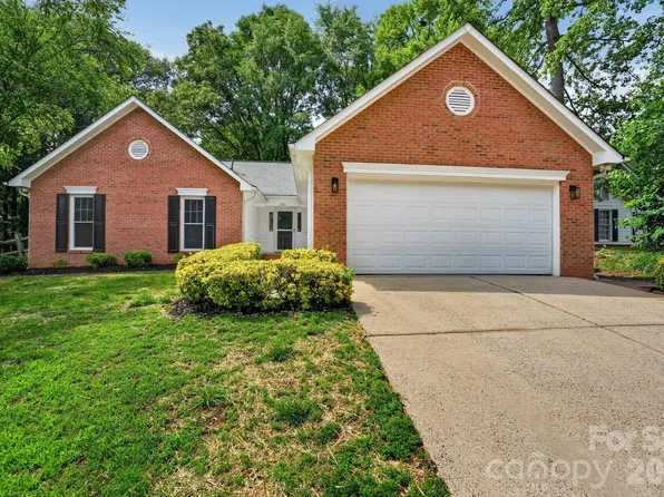 1545 Bear Mountain Rd, Charlotte, NC 28214