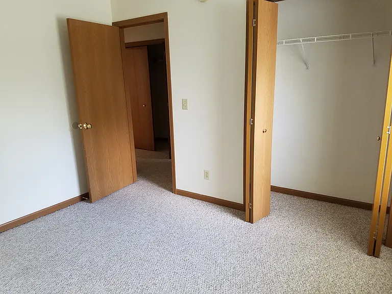 110 Phillips Ct — Photo 13