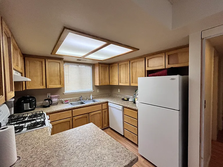 330 N 4th St #2 — Photo 8