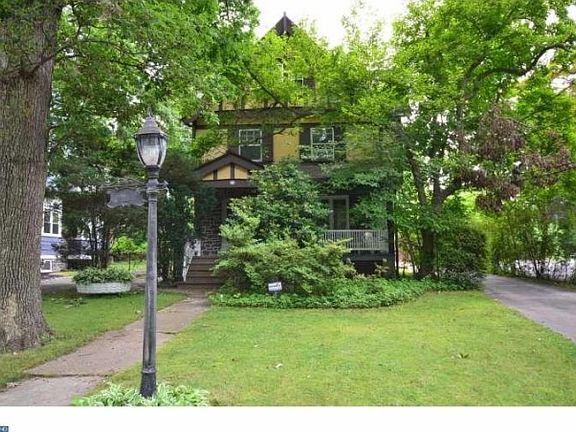 3rd image of 74 E Greenwood Ave