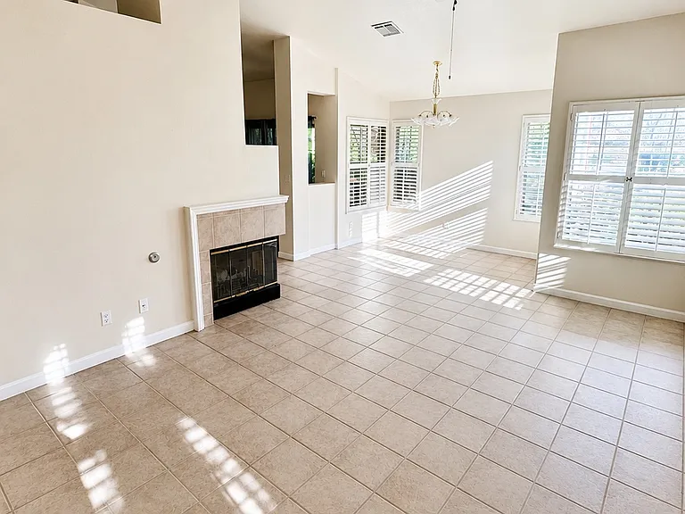26 Stratford Hall Cir — Photo 5