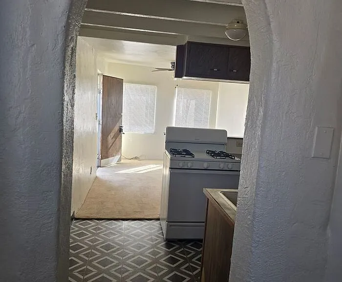 2537 N Columbus Blvd #B — Photo 8