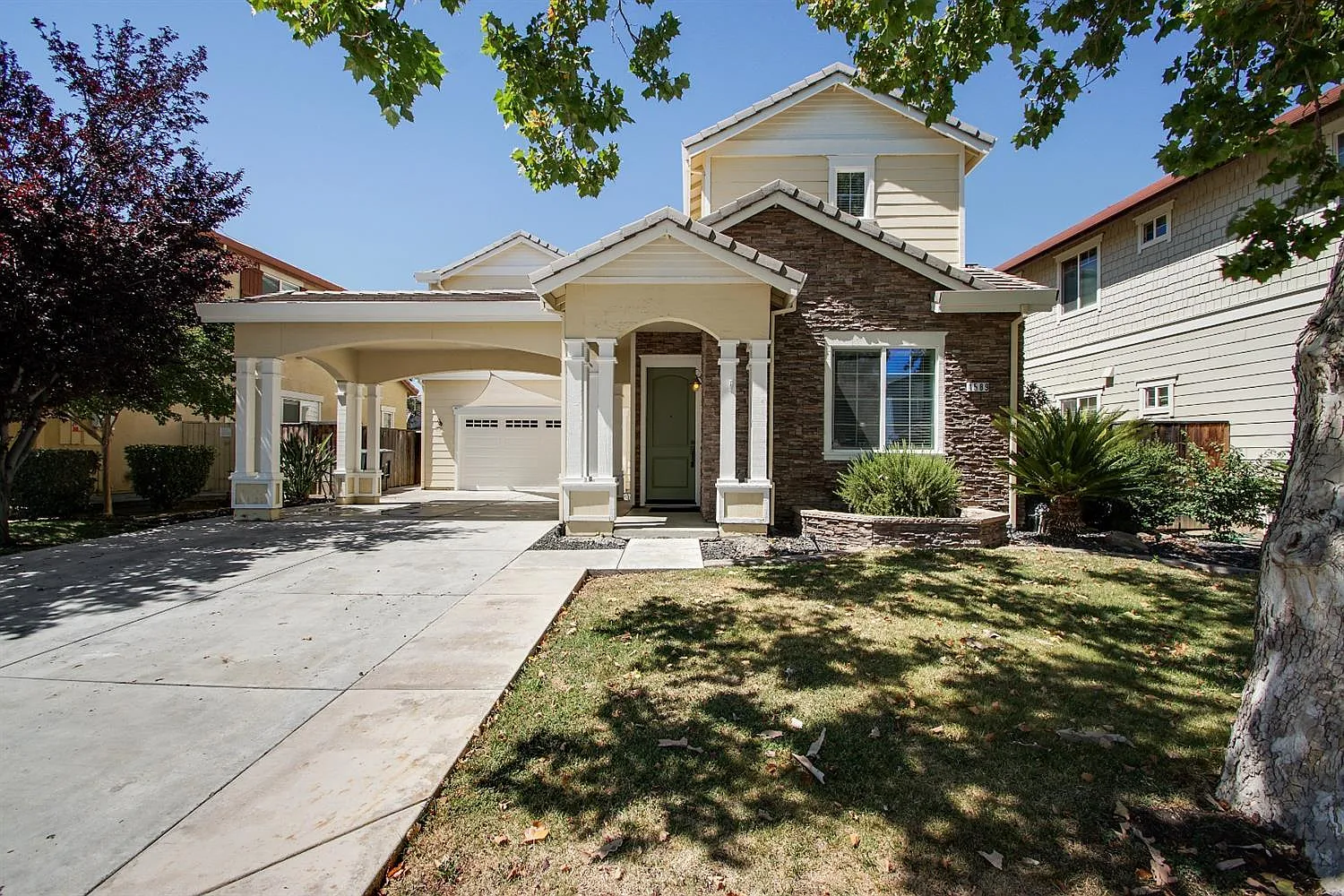 1589 Whispering Wind Dr photo 1