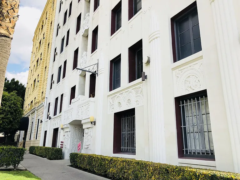 Valdamour Apartments — Photo 9