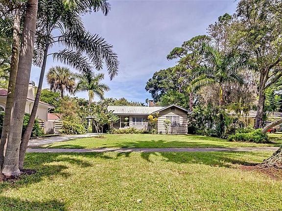 2nd image of 429 Woodland Dr