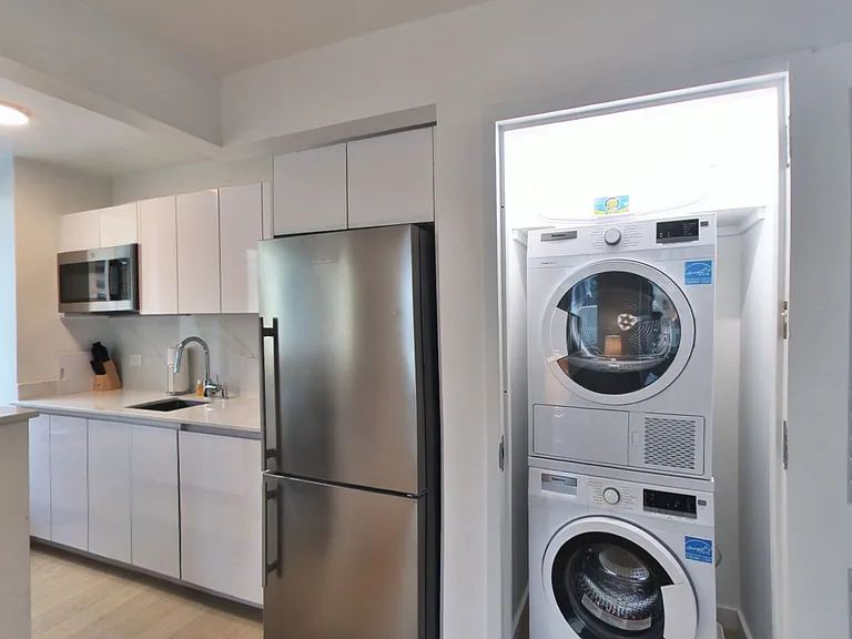 225 Rector Pl #20B — Photo 8