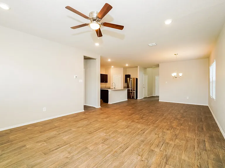 775 Monarch Dr — Photo 5