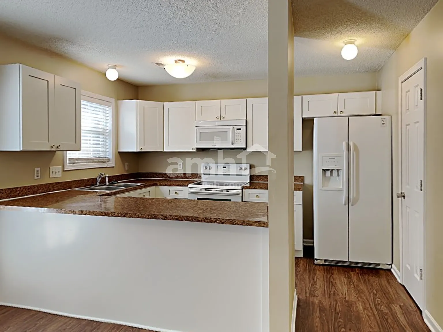 3 bed, 2.0 bath, 1515 sqft, $2,055 — Photo 4