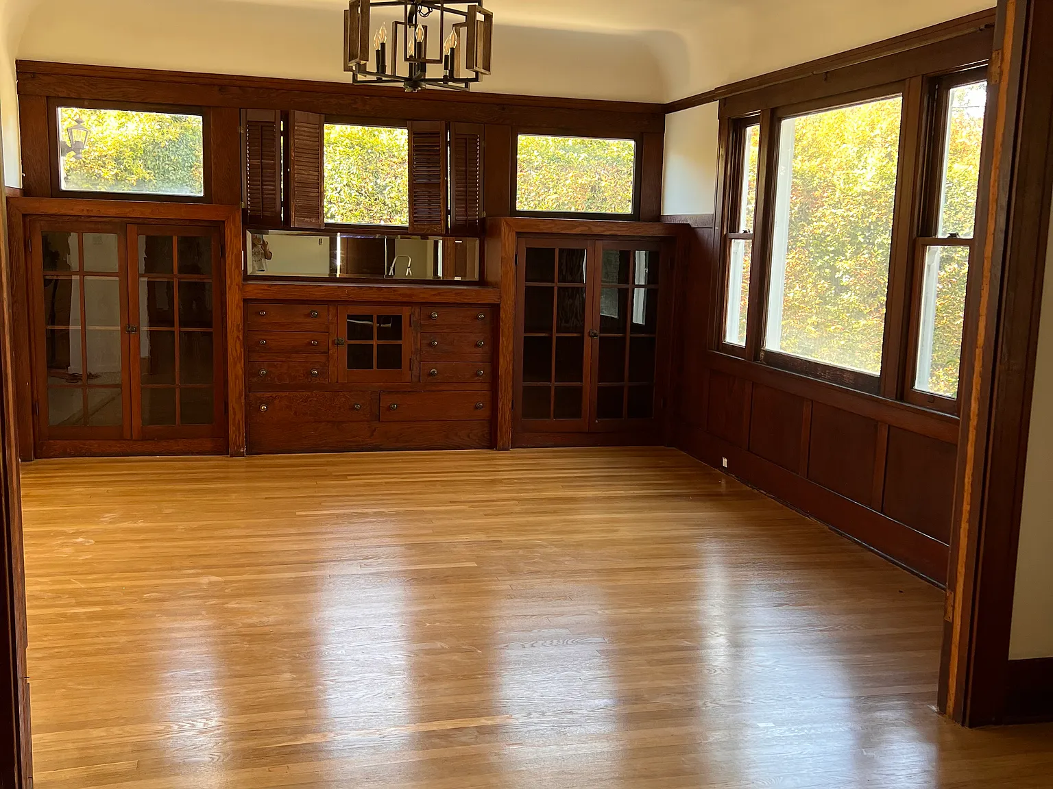 3 bed, 2337 sqft, $4,389 — Photo 4